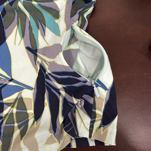 NWT Hang Ten top UVF 50+, quick dry and zippered picket - Picture 9 of 9